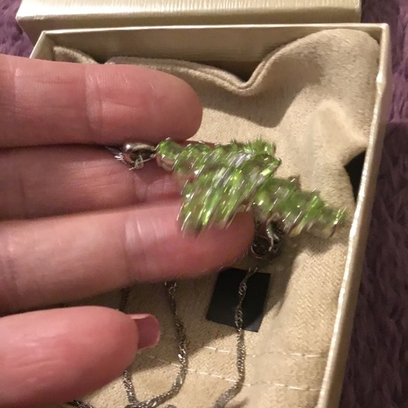 New 13.14 TCW Manchurian Peridot & 0.40TW White Topaz Rhodium/925 Cross Necklace - Picture 9 of 16